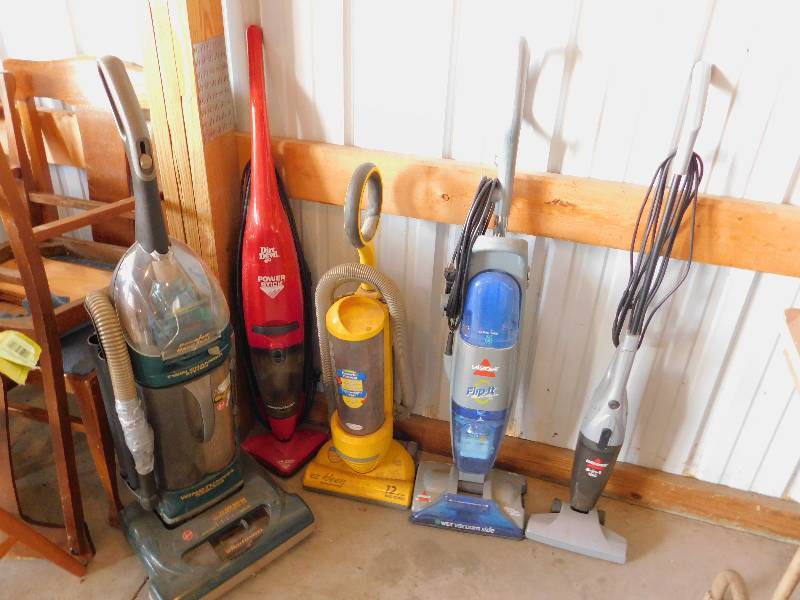 lot 9 image: Lot of 5 Vacum Cleaners