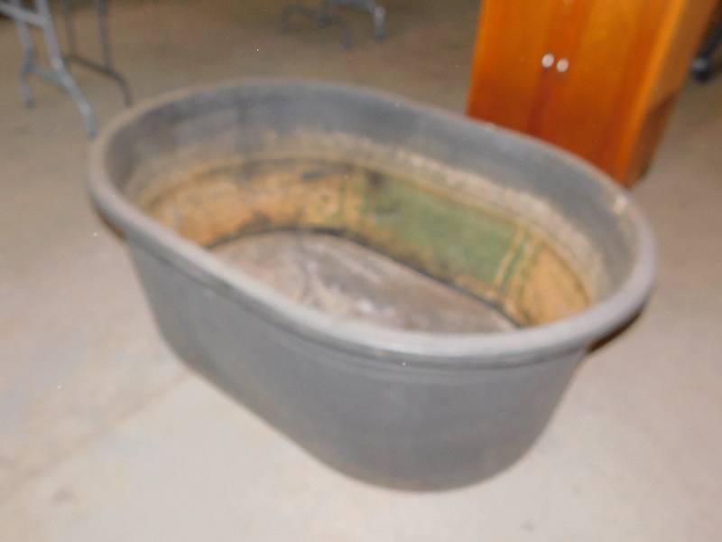 lot 10 image: Large Plastic Water Tank