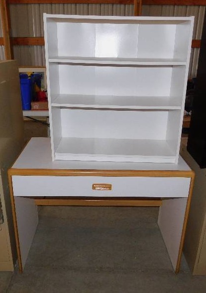 lot 15 image: White Desk and Shelving Unit