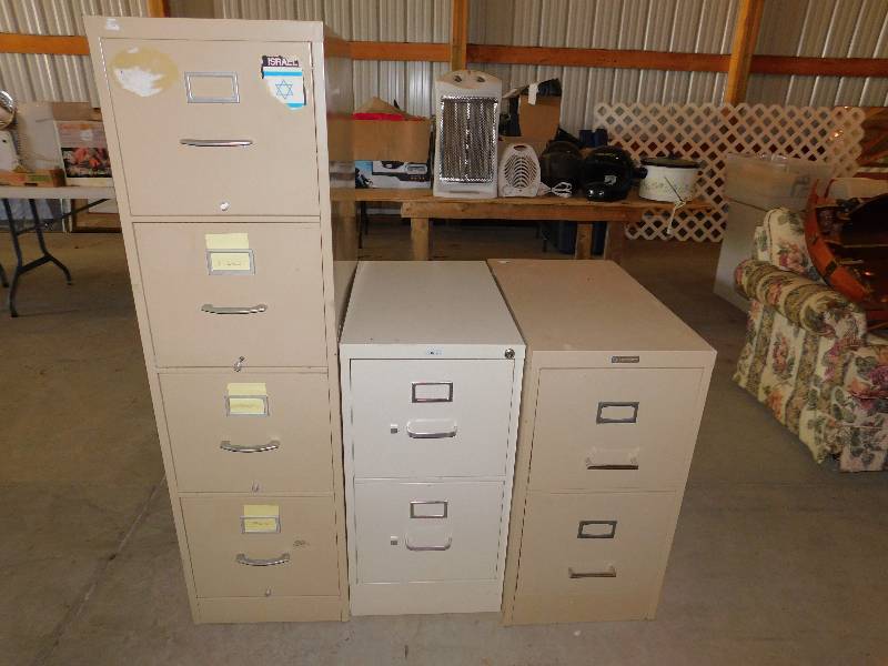 lot 16 image: 3 File Cabinets