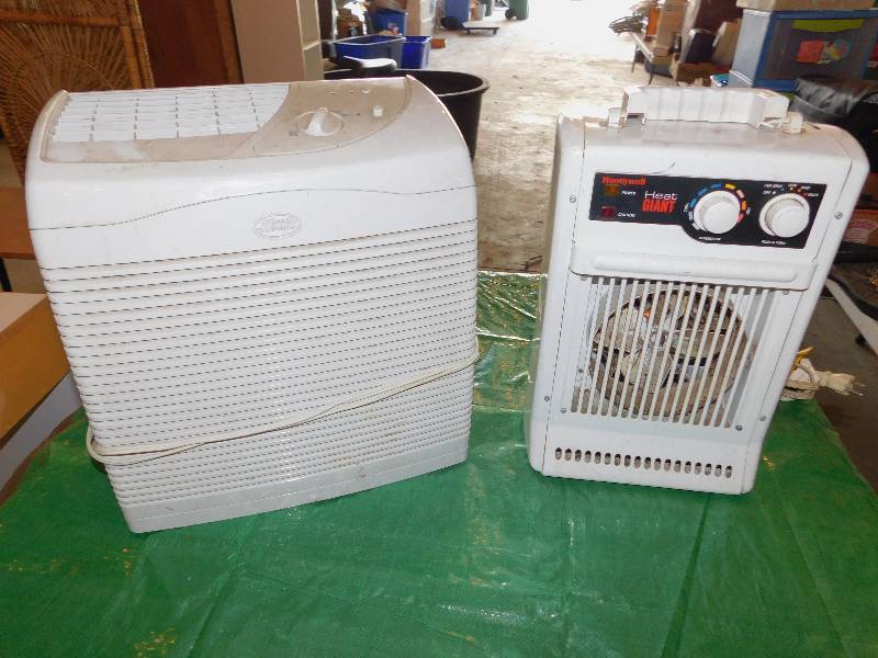 lot 31 image: Lot Of 2 Indoor Heaters