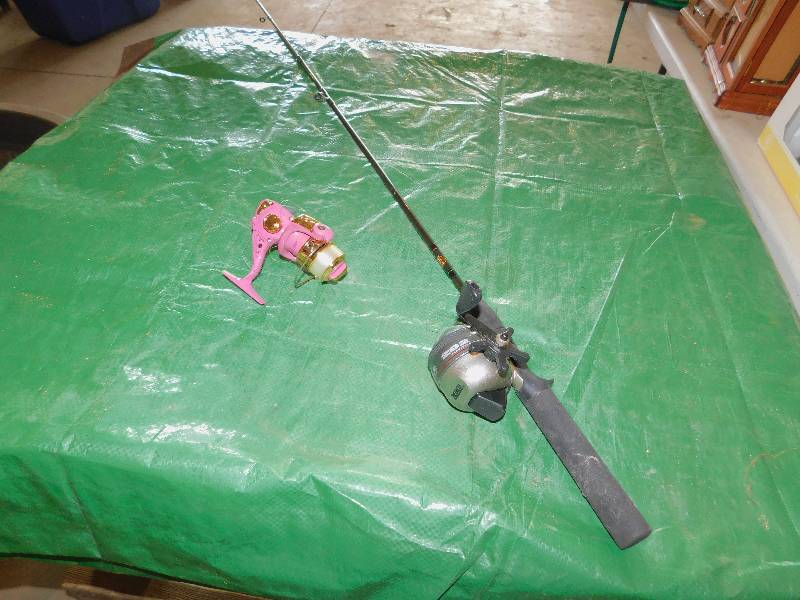 lot 46 image: Fishing Rod & Reel with Extra Reel