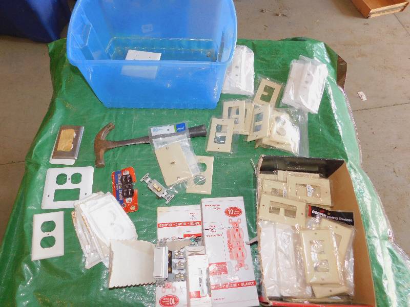 lot 53 image: Lot of Electrical Items with Tote