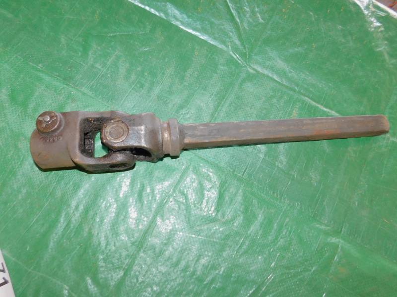 lot 71 image: PTO Off A Small Utility Tractor