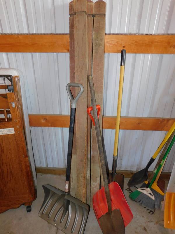 lot 92 image: 4 Stakes and Shovels