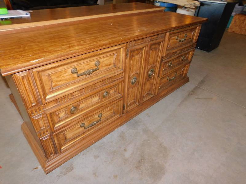 lot 94 image: Vintage Dresser