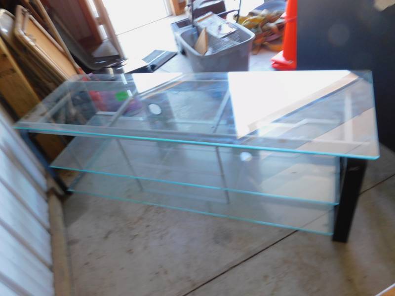 lot 98 image: TV Stand