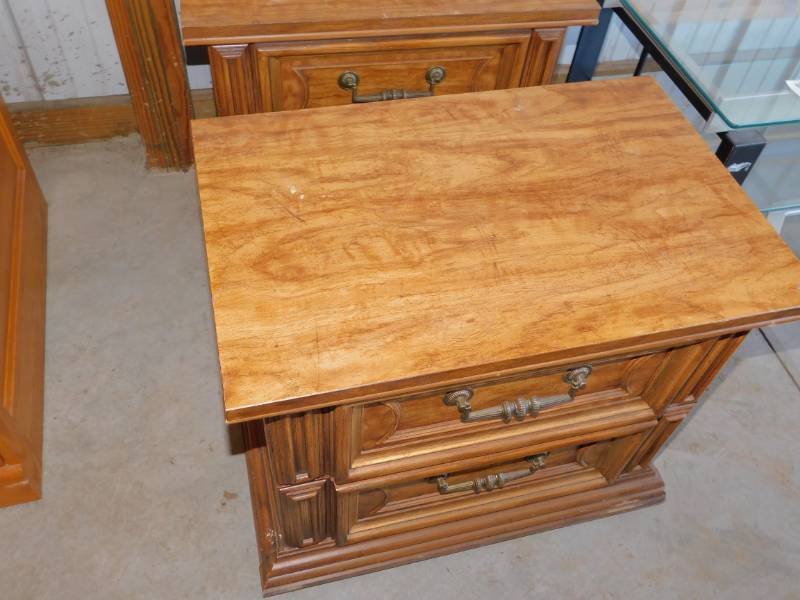 lot 99 image: Lot of 2 Armstrong End Tables
