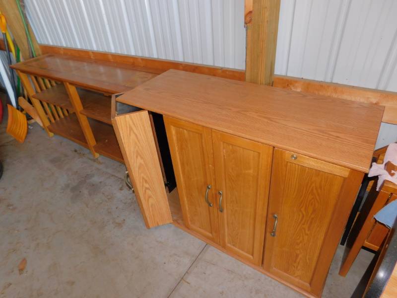 lot 100 image: 2 Wooden Cabinets