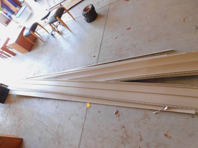 lot 102 image: Lot of Vinyl Siding