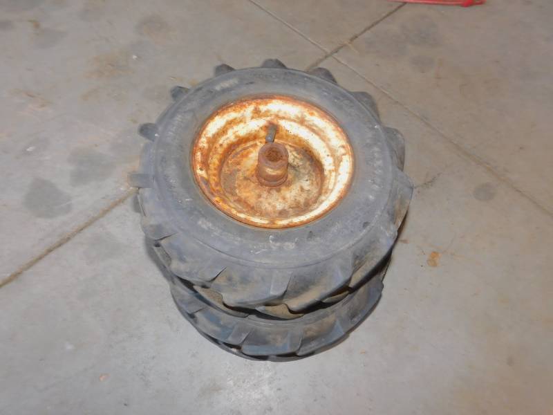 lot 105 image: 2 Small Wheels and Tires