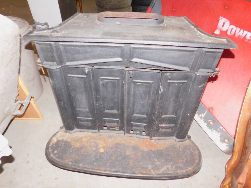 lot 115 image: Cast Iron Fireplace