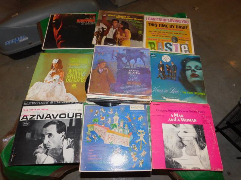lot 118 image: Lot of Albums