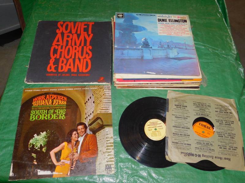 lot 121 image: Lot of Albums