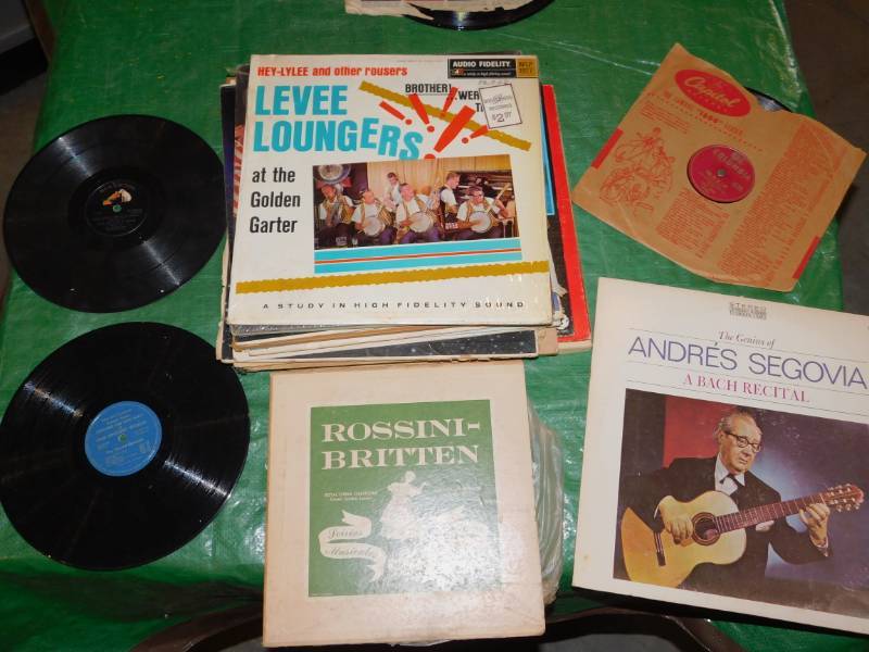 lot 122 image: Lot of Albums
