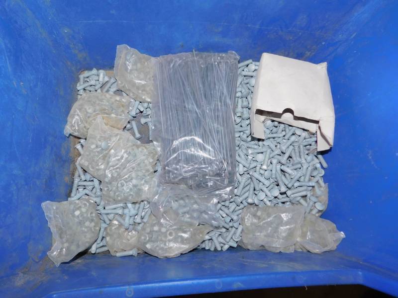 lot 124 image: Lot of Nuts and Bolts