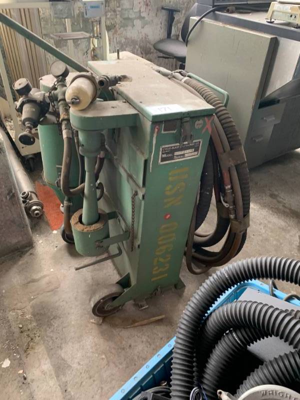 Dry honing machine