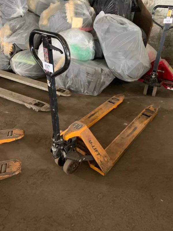 Pallet jack
