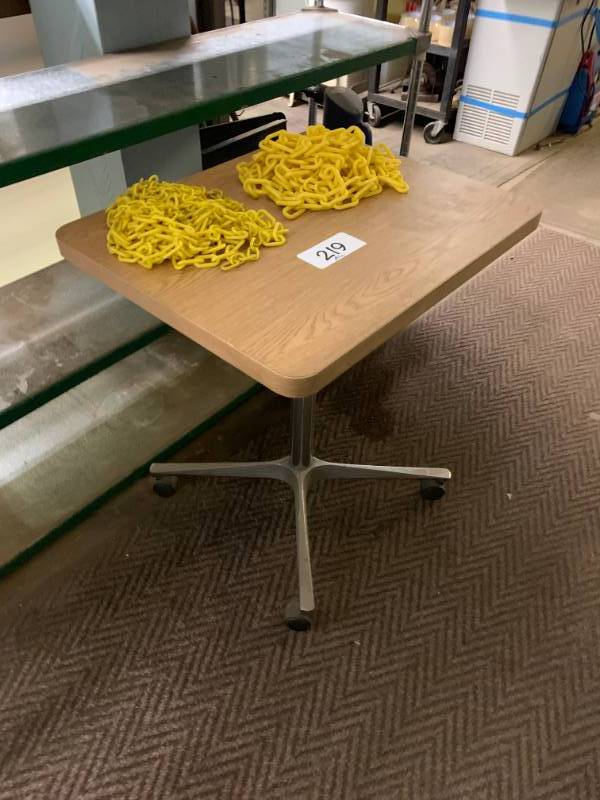Small table & plastic chain