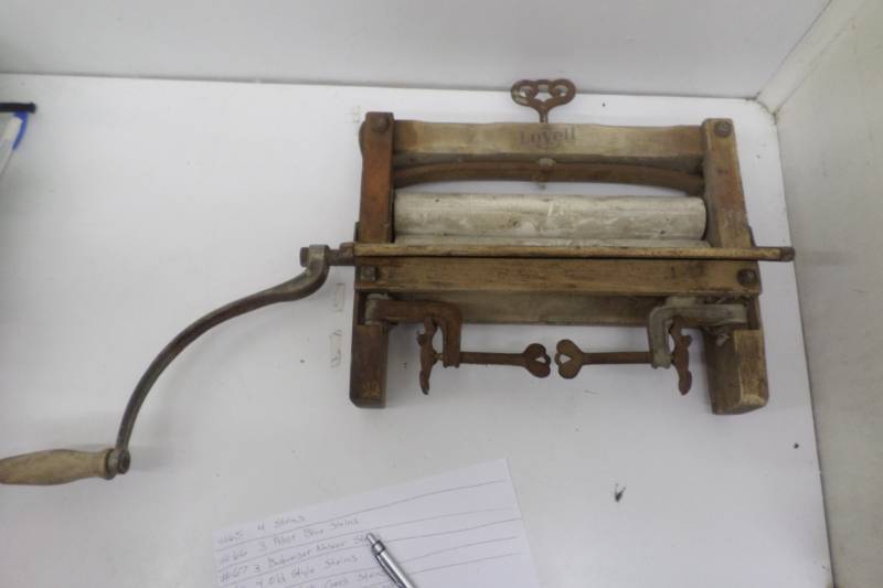 lot 70 image: Antique Lovell Clothes Wringer