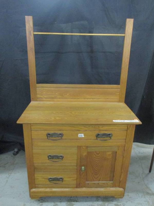 lot 3 image: Antique Wooden Wash Stand