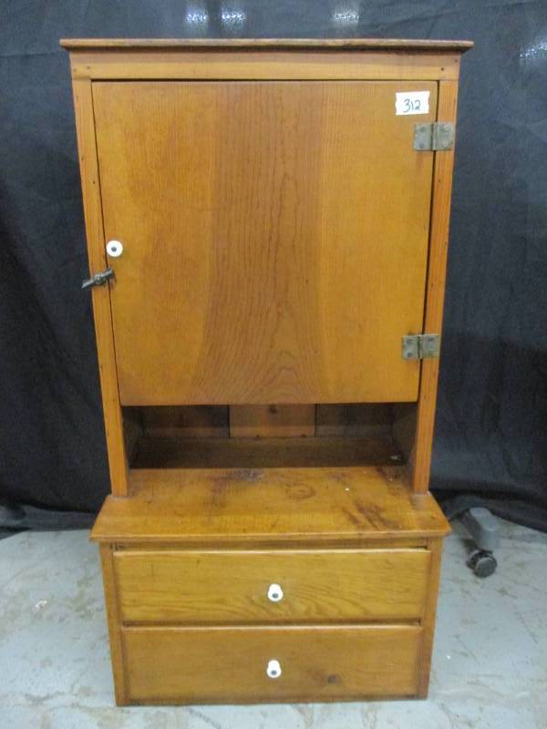 lot 10 image: Vintage Storage Cabinet