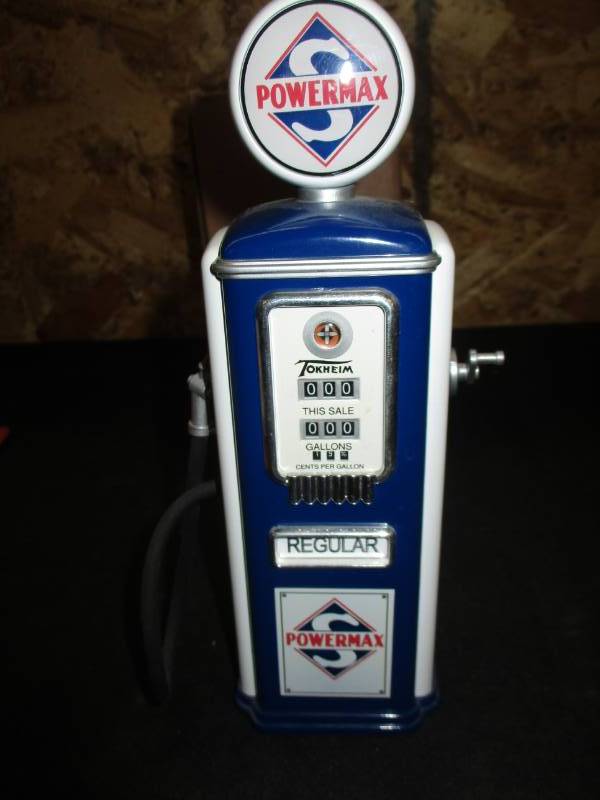 lot 31 image: Collector Gas Pumps (Skelly) 8 12