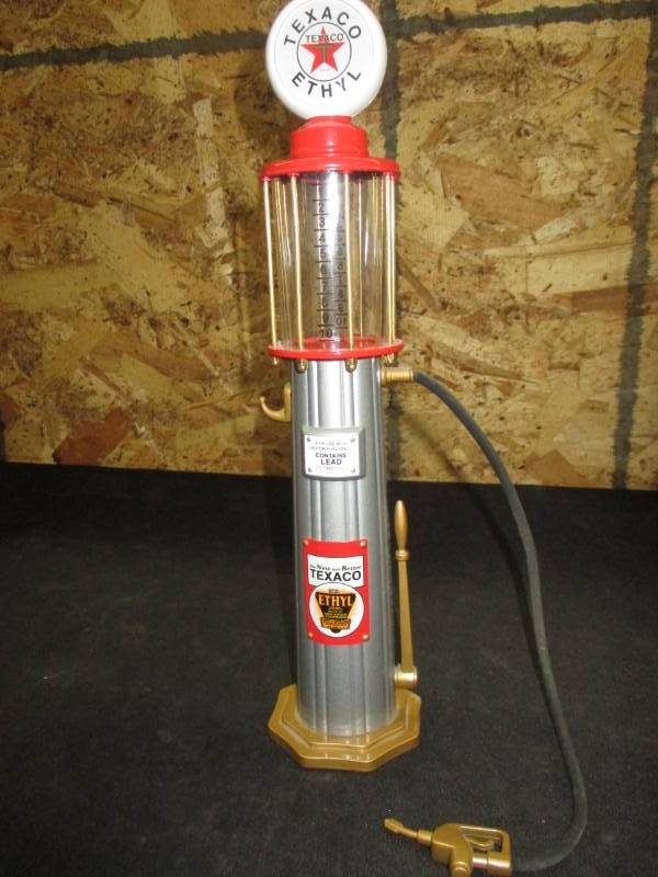 lot 32 image: Collector Gas Pumps (Texaco) 12