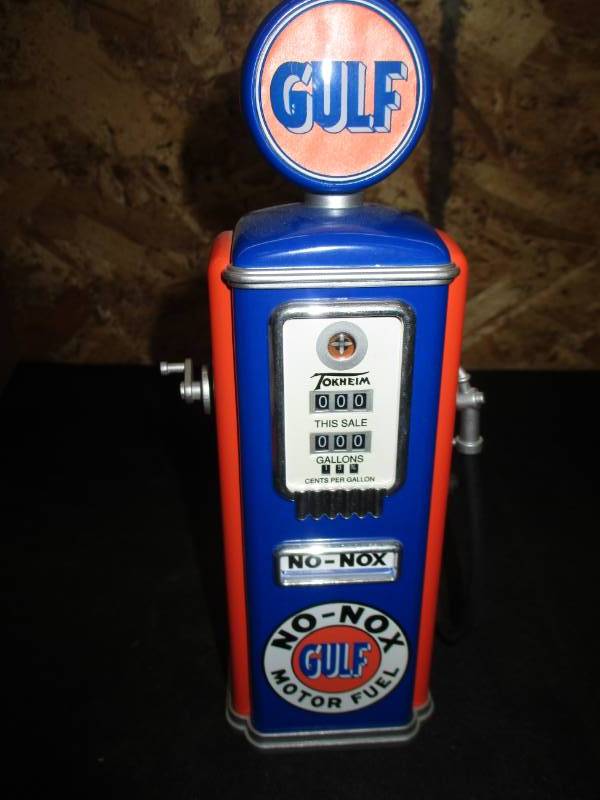 lot 33 image: Collector Gas Pumps (Gulf) 8 12