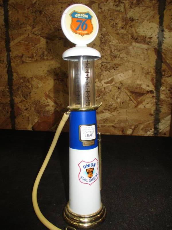 lot 35 image: Collector Gas Pumps (Union 76) 8