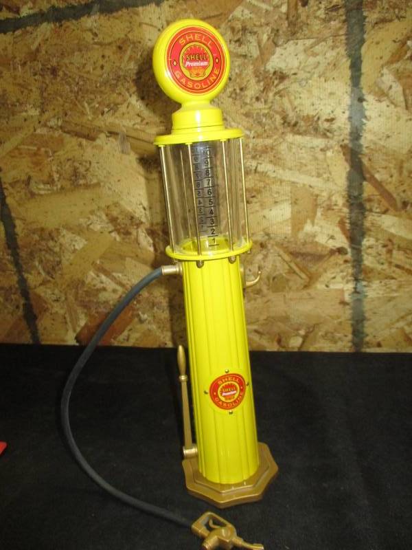 lot 39 image: Collector Gas Pumps (Shell) 12