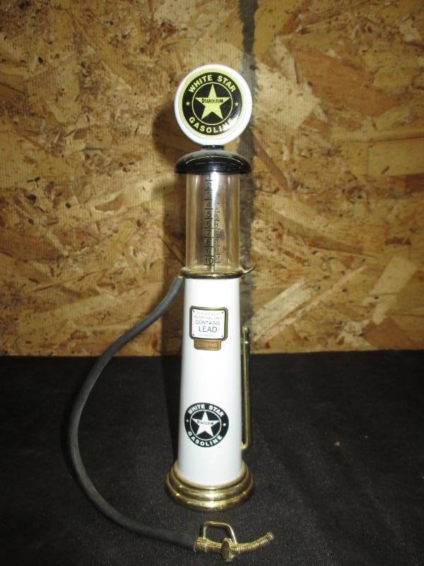 lot 40 image: Collector Gas Pumps (White Star) n8