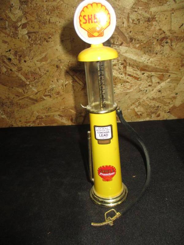 lot 42 image: Collector Gas Pumps (Shell) 8