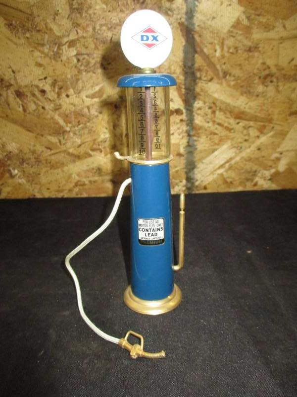 lot 44 image: Collector Gas Pumps (DX) 7 12