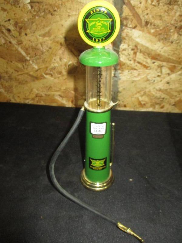 lot 45 image: Collector Gas Pumps (John Deere) 8