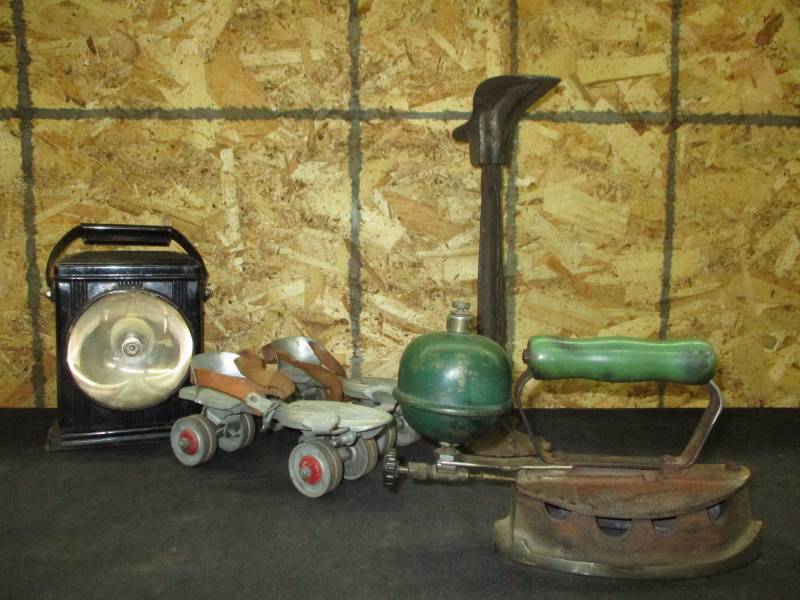 lot 46 image: Various Antiques