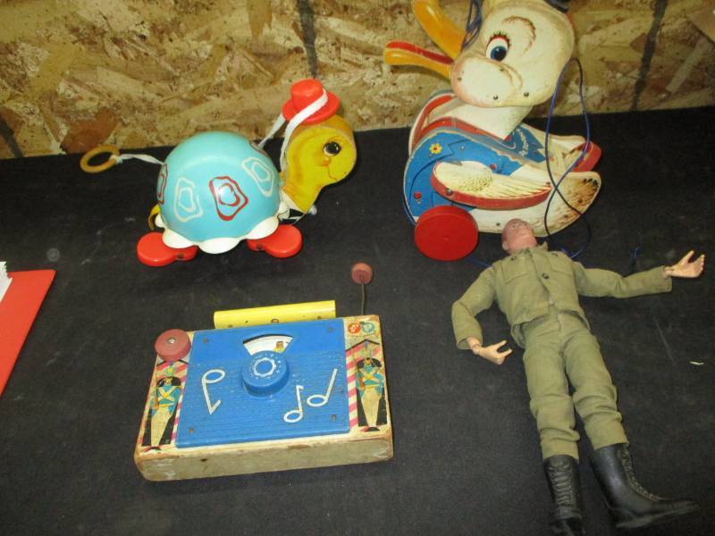 lot 49 image: Vintage Wood Pull Toys