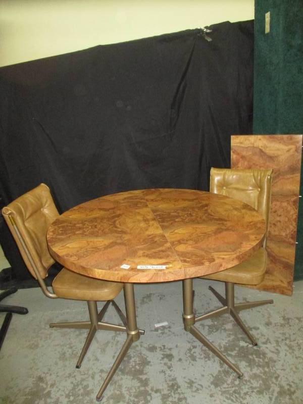 lot 55 image: Round Table with 2 Chairs