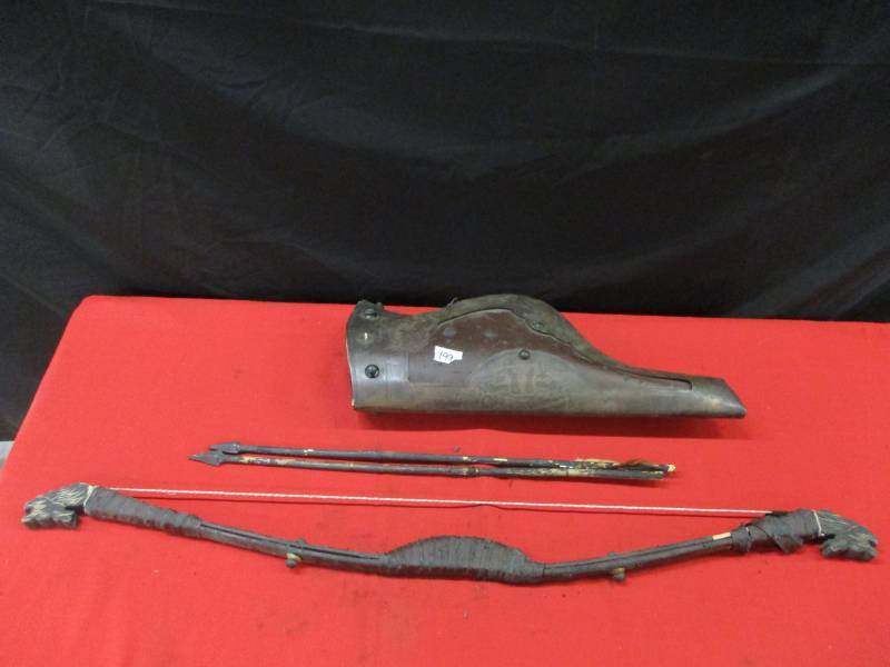 lot 107 image: Vintage Bow and Arrow Case