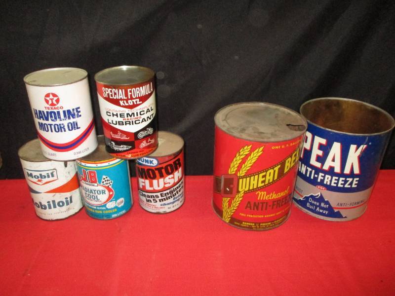 lot 134 image: Five quart cans and 2 gallon cans