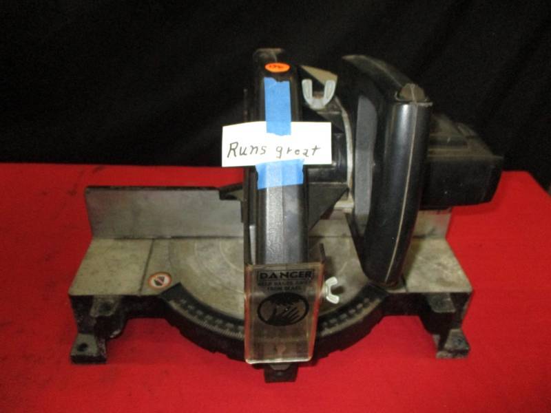 lot 136 image: Black and Decker 10 Power Miter Box