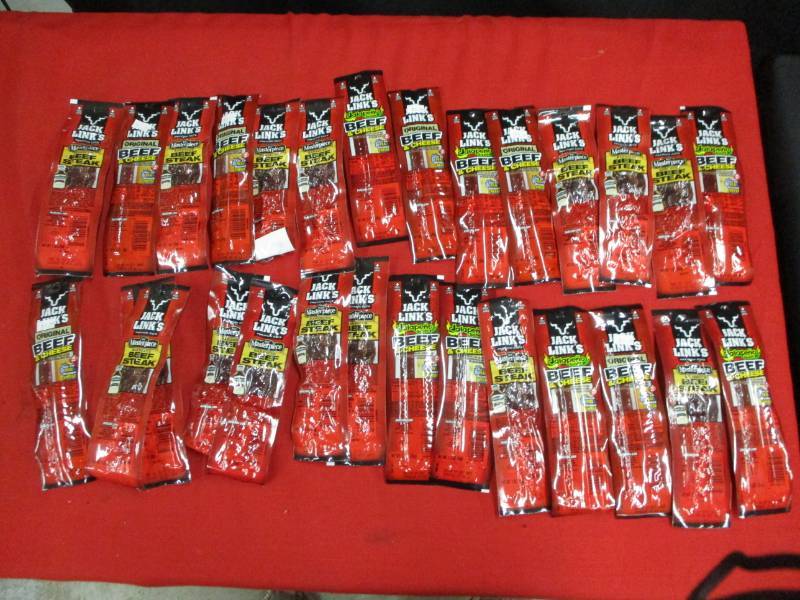 lot 160 image: 27 Jack Links Beefg Jerkey