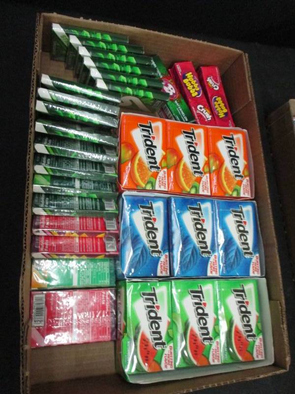 lot 171 image: 66 Packs of Gum