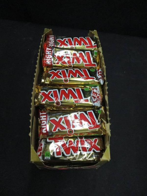 lot 190 image: 35 Twix Candy Bars