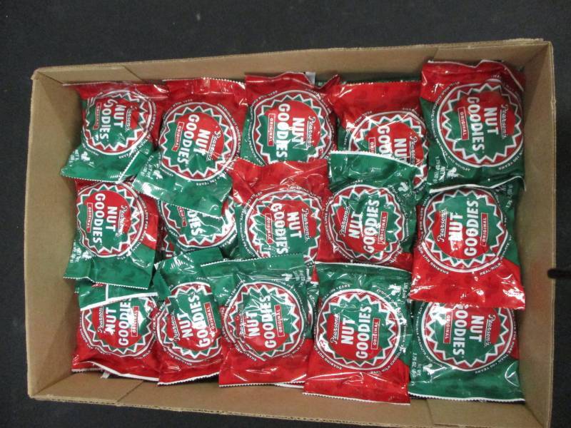 lot 197 image: 30 Nut Goody Bars