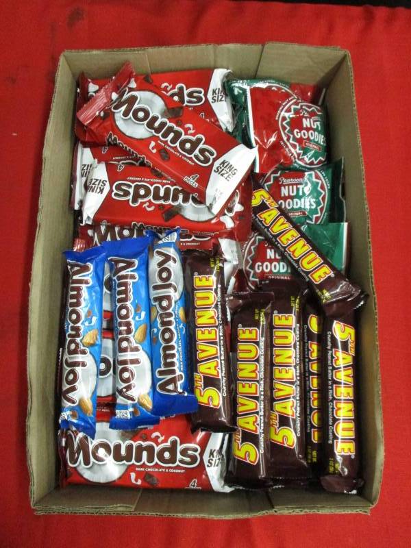 lot 200 image: 44 Various Candy Bars