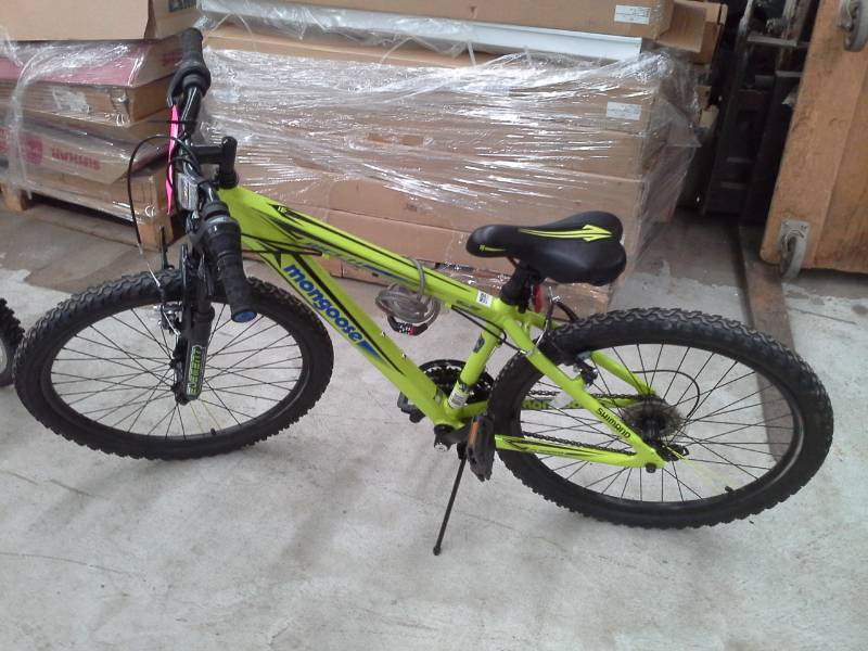 lot 132 image: Mongoose Mech  15-speed Trail Bike