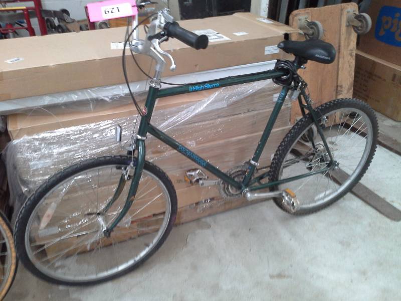 lot 129 image: Schwinn High Sierra  15-speed Road Bike