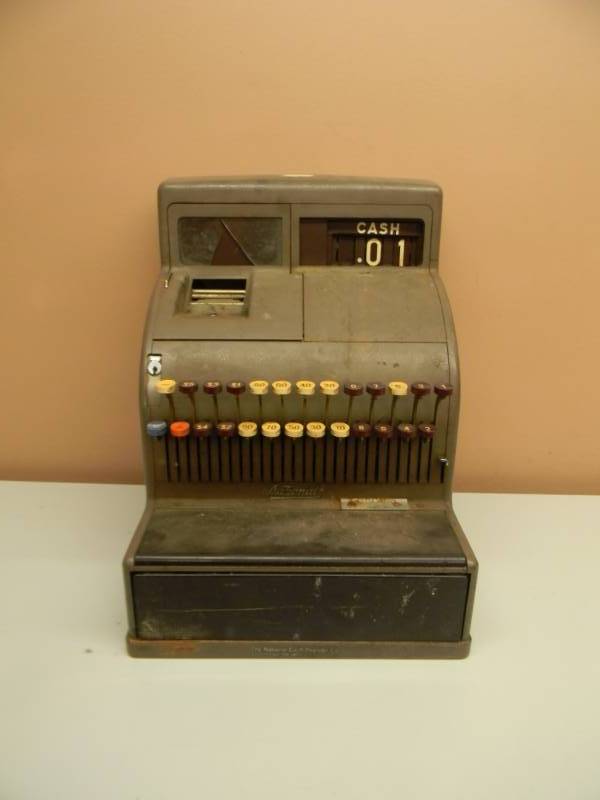lot 26 image: VINTAGE NATIONAL CASH REGISTER - AWESOME PIECE - SEE PICTURES