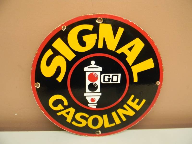 lot 30 image: VINTAGE SIGNAL GASOLINE PORCELAIN SIGN GAS PUMP PLATE - VINTAGE USA BRAND - APPROX 12 - AWESOME PIECE - SEE PICTURES